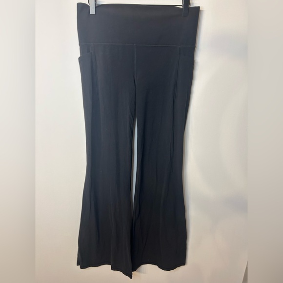 Athleta Women’s Black Salutation Stash Flare Pants Leggings, Size Large - Picture 2 of 10